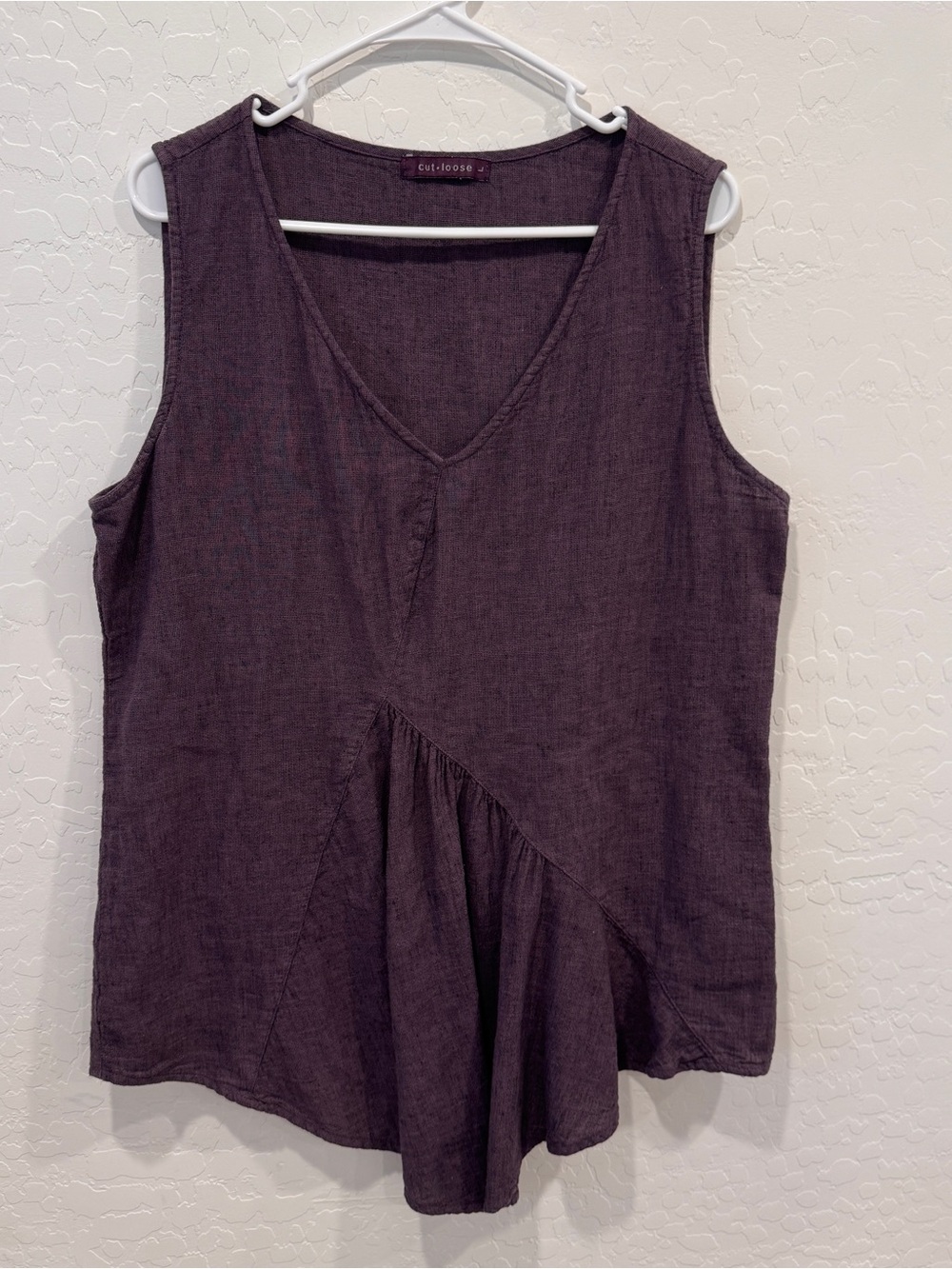 cut loose Plum V-Neck Sleeveless Linen Tank Top Womens Large Asymmetrical Hem